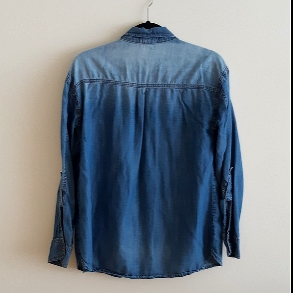 4/25$ 🌻 Button up jeans shirt - Picture 3 of 4